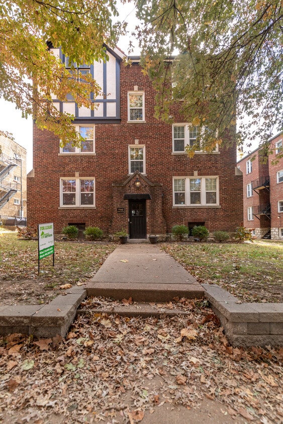 7542 Byron Pl Unit 2, Clayton, MO 63105 Condo for Rent in Clayton, MO