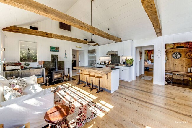 Foto del edificio - 8 Chequit Ave