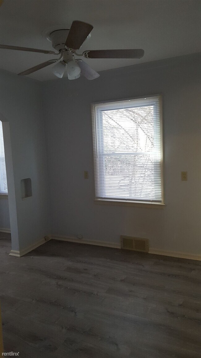 Building Photo - 2 br, 1 bath House - 217 W 13 Mile Rd
