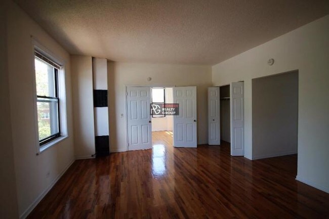 Foto del edificio - 0 bedroom in CHICAGO IL 60613