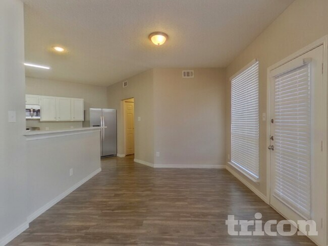 Foto del edificio - 1233 Clear Creek Dr