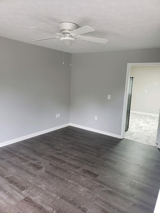 Building Photo - Clifton Knolls