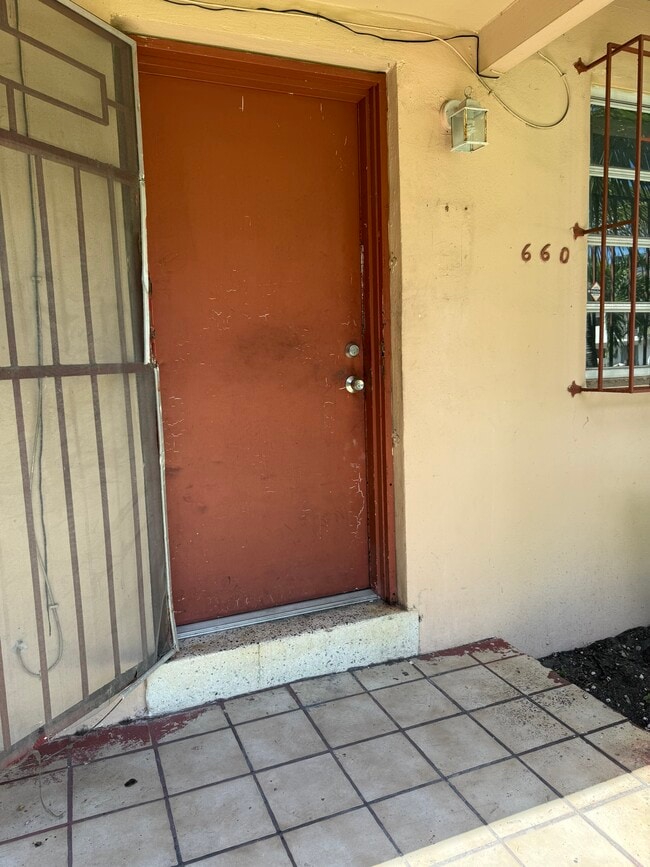 Entry - 660 NE 132nd St