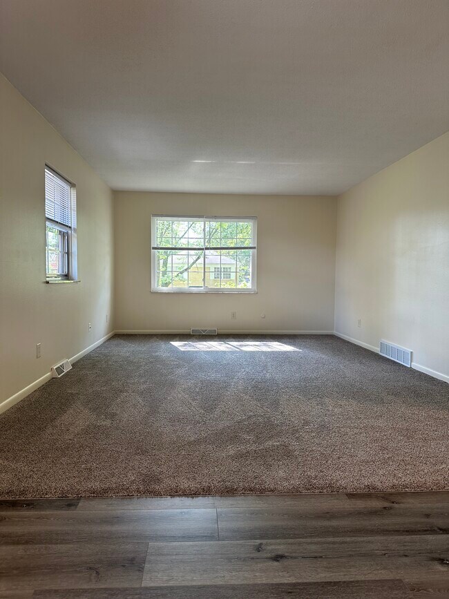 Building Photo - 3934 Clareridge Dr