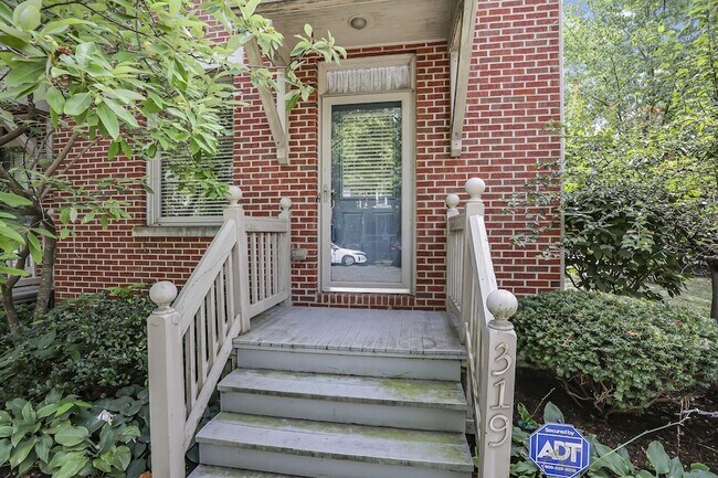 Foto del edificio - 319 W 2nd Ave