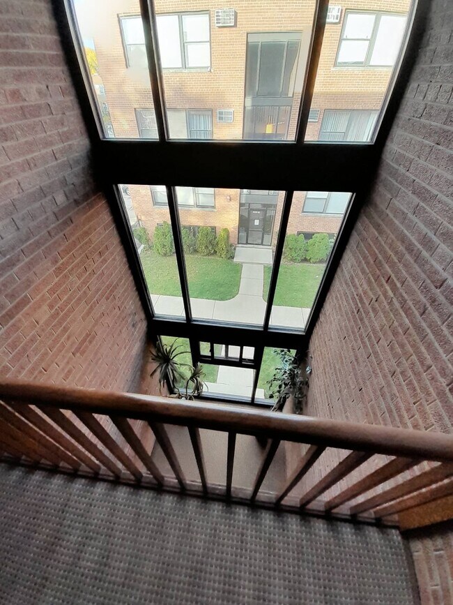 Foto del edificio - 2907 W Summerdale Ave
