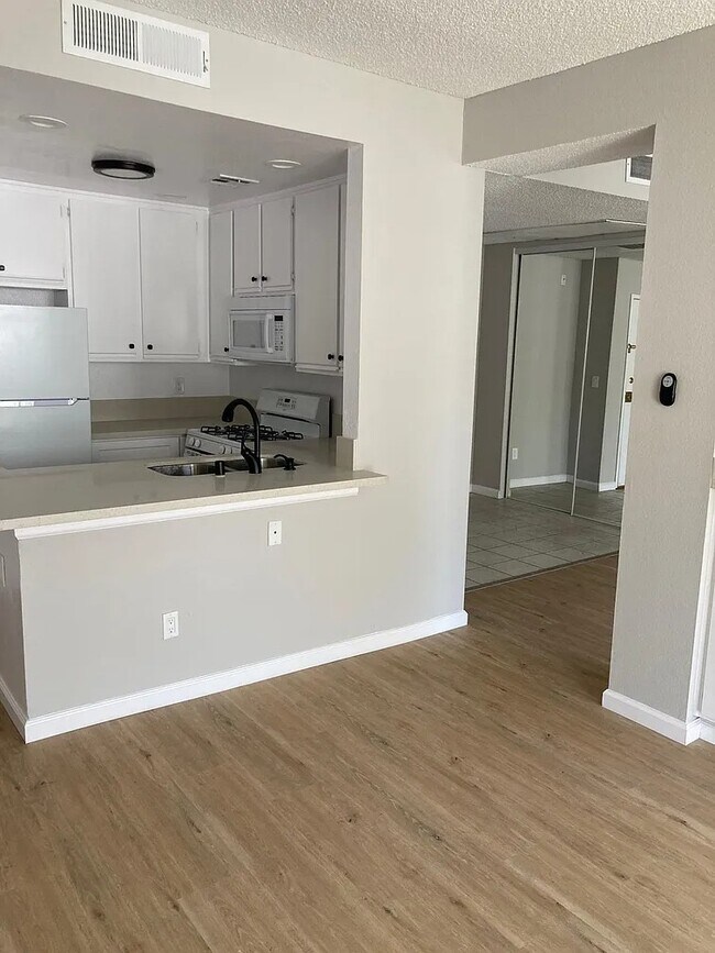 Foto del edificio - 4320 S Centinela Avenue