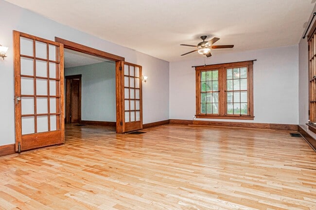Building Photo - Spacious home on a corner lot