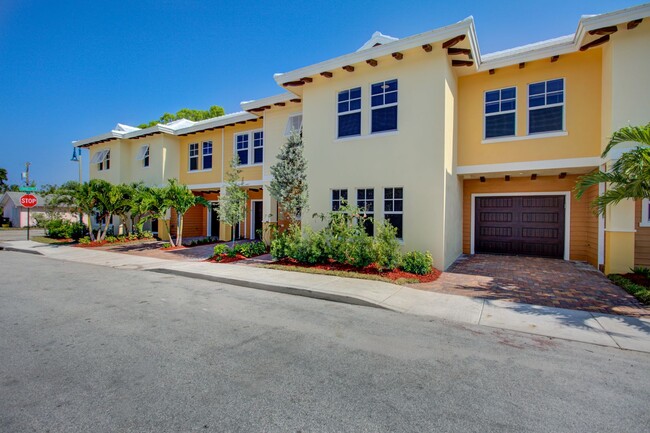 Building Photo - Bermuda Cay Townhomes