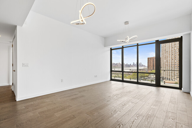 Building Photo - 320 Adolphus Ave