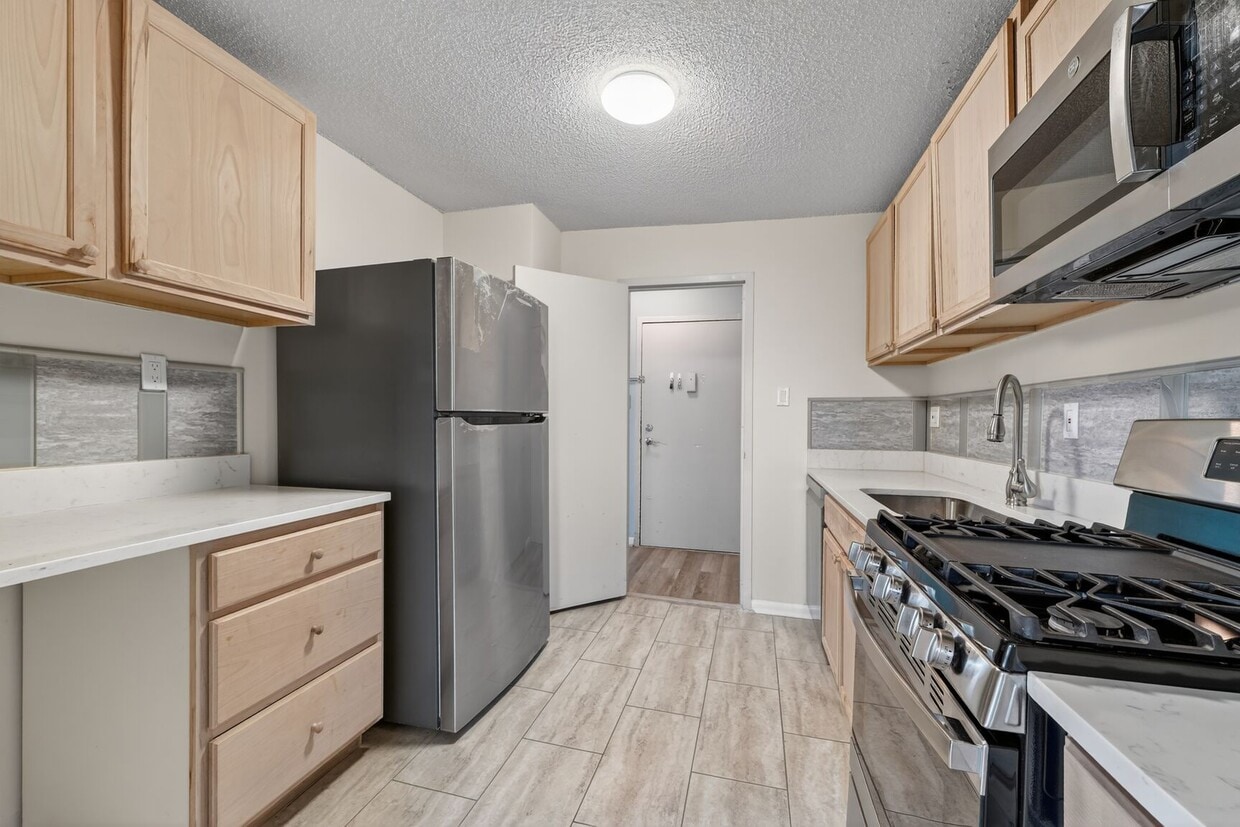 Photo - 2500 N Van Dorn St (Alexandria, VA)