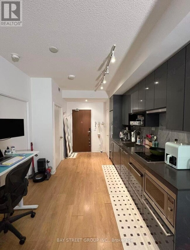 Photo du bâtiment - 115 McMahon Dr