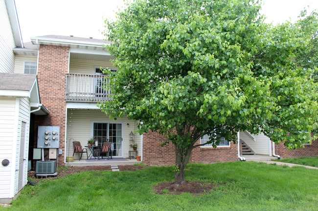Building Photo - 29 N Cedar Lake Dr W