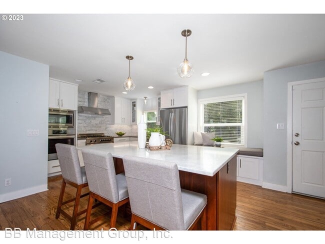 Foto del edificio - 3 br, 2 bath House - 2865 NW Thurman Street