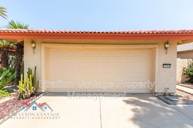 Building Photo - 2086 N Sweetwater Dr