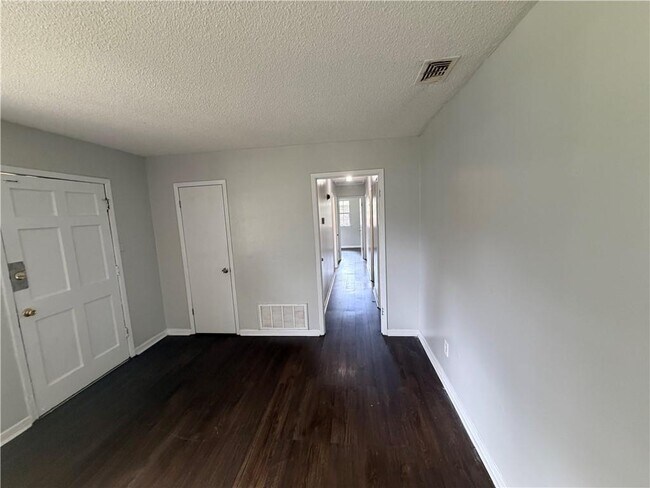 Building Photo - 3760 Alta Vista Dr