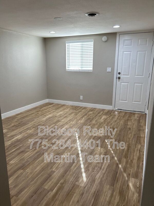 Building Photo - 245 Linden St
