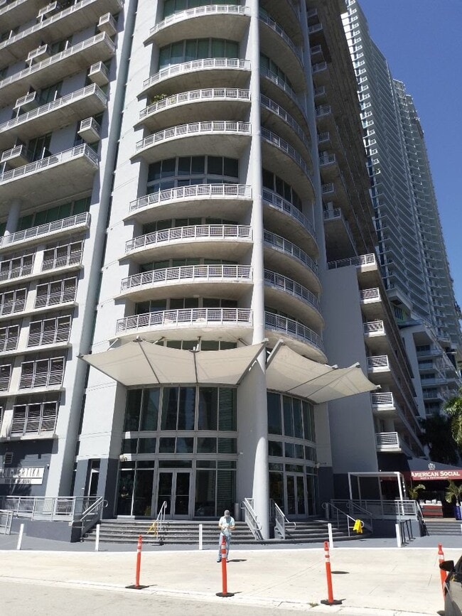 Foto del edificio - 690 SW 1st Ct