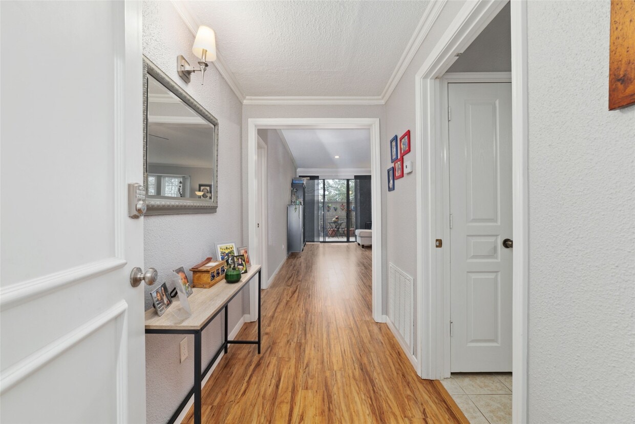 Primary Photo - 2400 N Braeswood Blvd