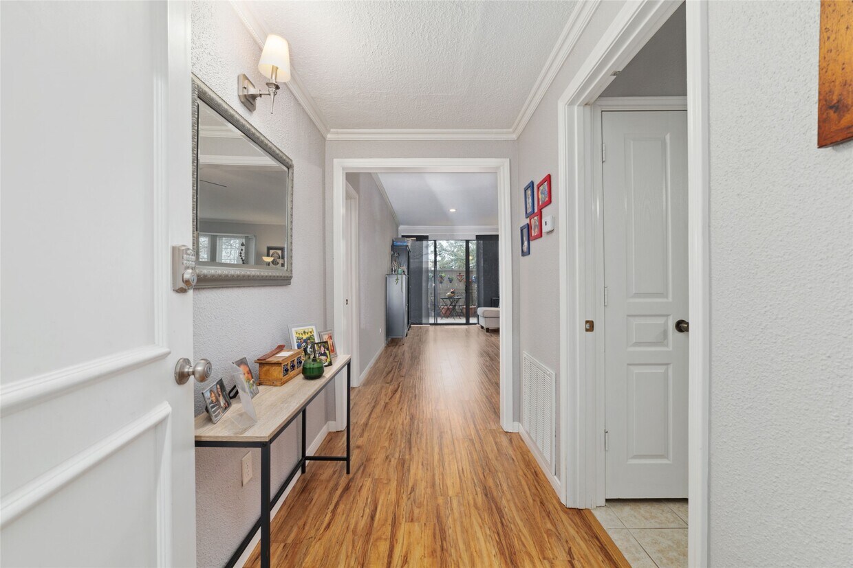 Primary Photo - 2400 N Braeswood Blvd