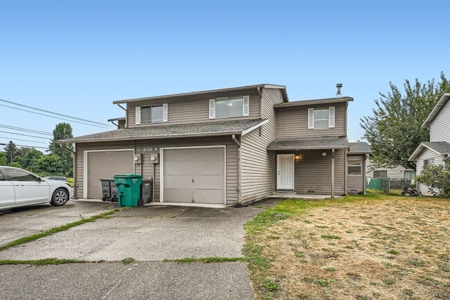 Building Photo - 2025 C St SE