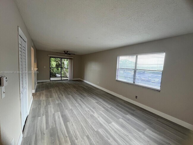 Foto del edificio - 3400 Foxcroft Rd