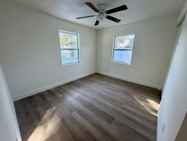 Building Photo - 725 Merrimac Dr