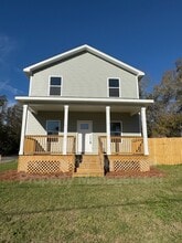 Building Photo - 300 Bowman St