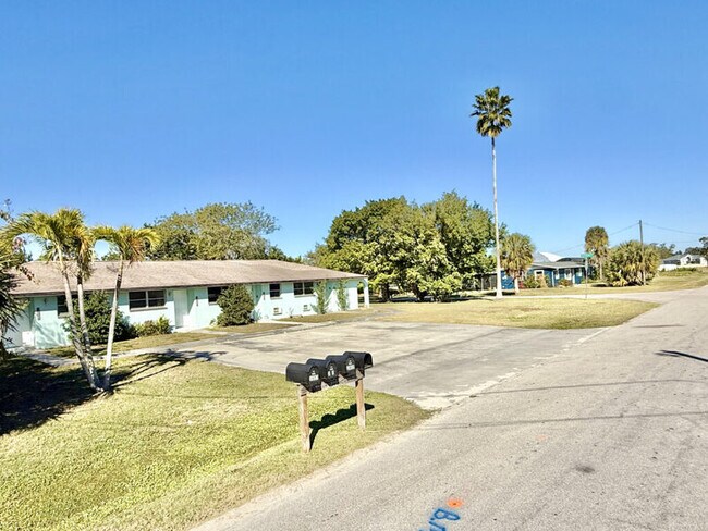 Foto del edificio - 3405 Palm Dr