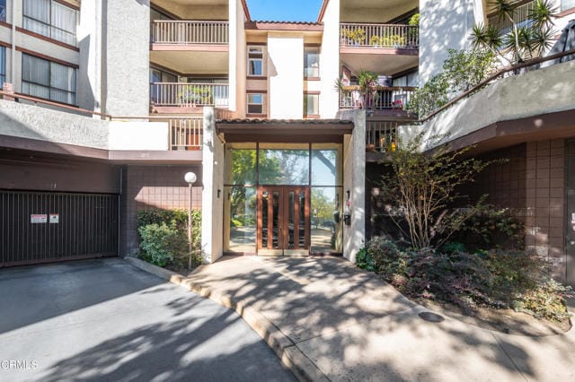 Building Photo - 4210 Vía Arbolada