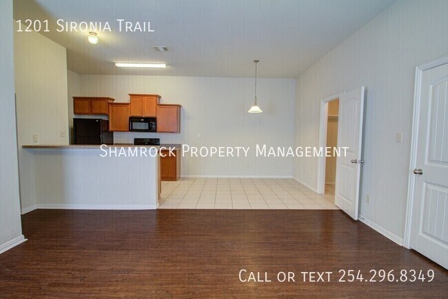 Building Photo - Great Location along Highway 84