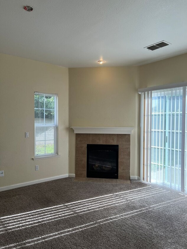 Primary Photo - Park River Oak Circle Condo -Available Now...