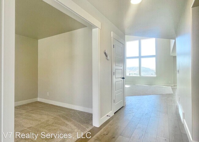 Foto del edificio - 4 br, 2.5 bath House - 463 N. Hillview Dr.
