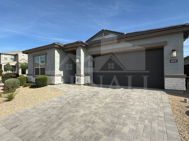 Building Photo - 6010 E Quail Ave