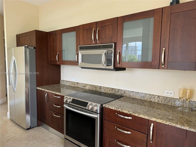 Building Photo - 20000 E Country Club Dr