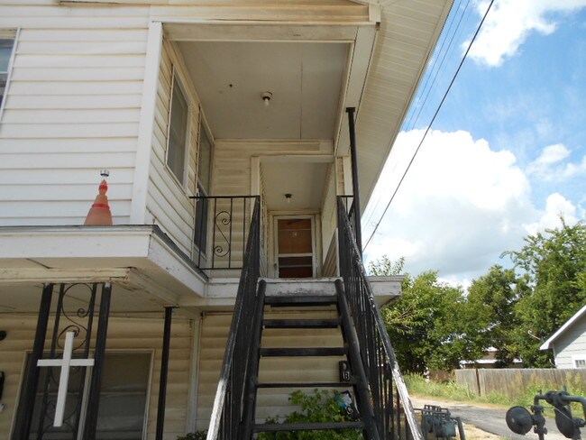 Building Photo - 121 S Hope Ave
