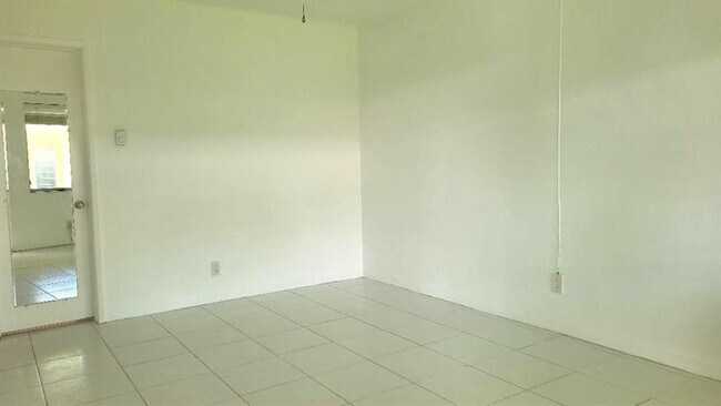 Foto del edificio - 742 SE 19th Ave