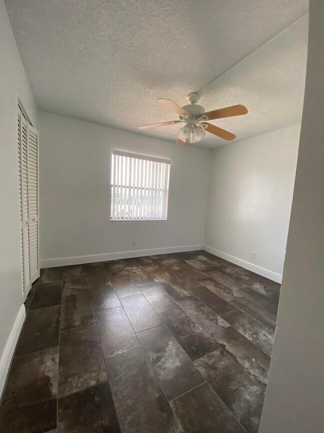 Foto del edificio - 9355 SW 8th St