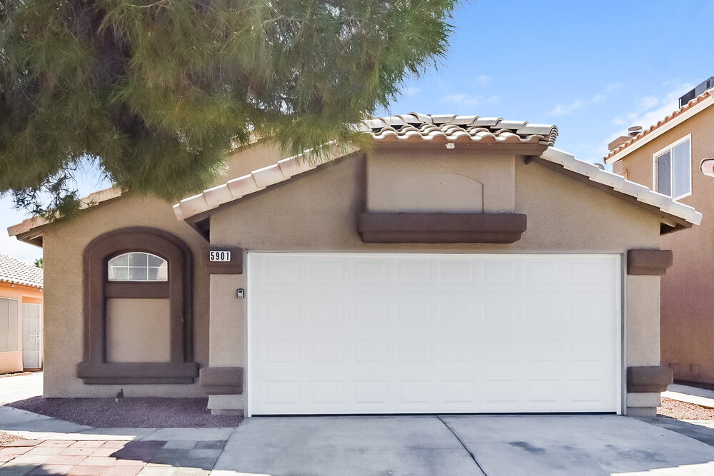 Primary Photo - 5901 Commodore Cove Dr