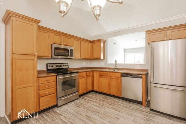 Building Photo - 19367 Fox Chase Dr
