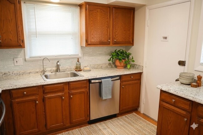 Building Photo - Renovated 3BR 2BA Rockville Split-Level with Huge Fenced Yard Available July