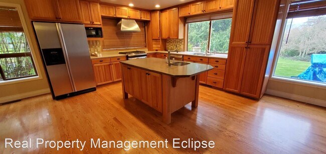 Building Photo - 3 br, 2.5 bath House - 18144 SE 42nd Pl.