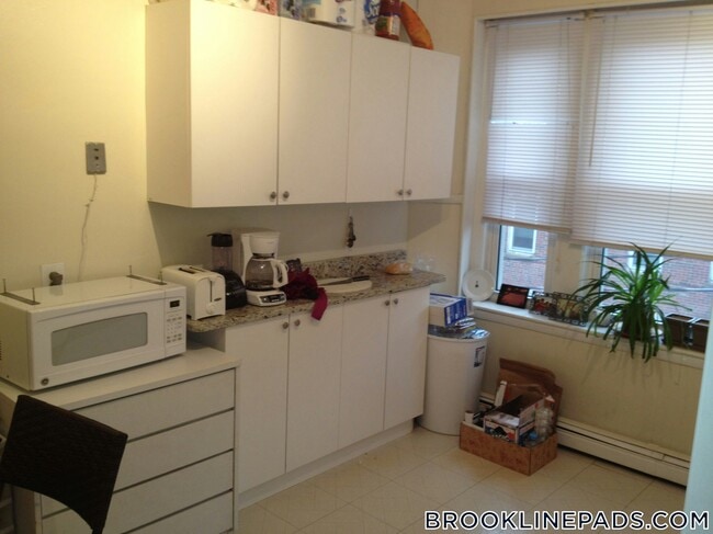 Foto del edificio - 208 Winthrop Rd