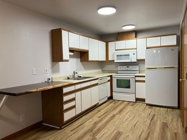 Building Photo - 4244 Wintergreen Cir