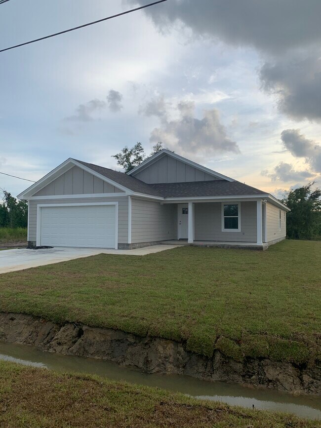 Building Photo - 2539 Volusia Ave