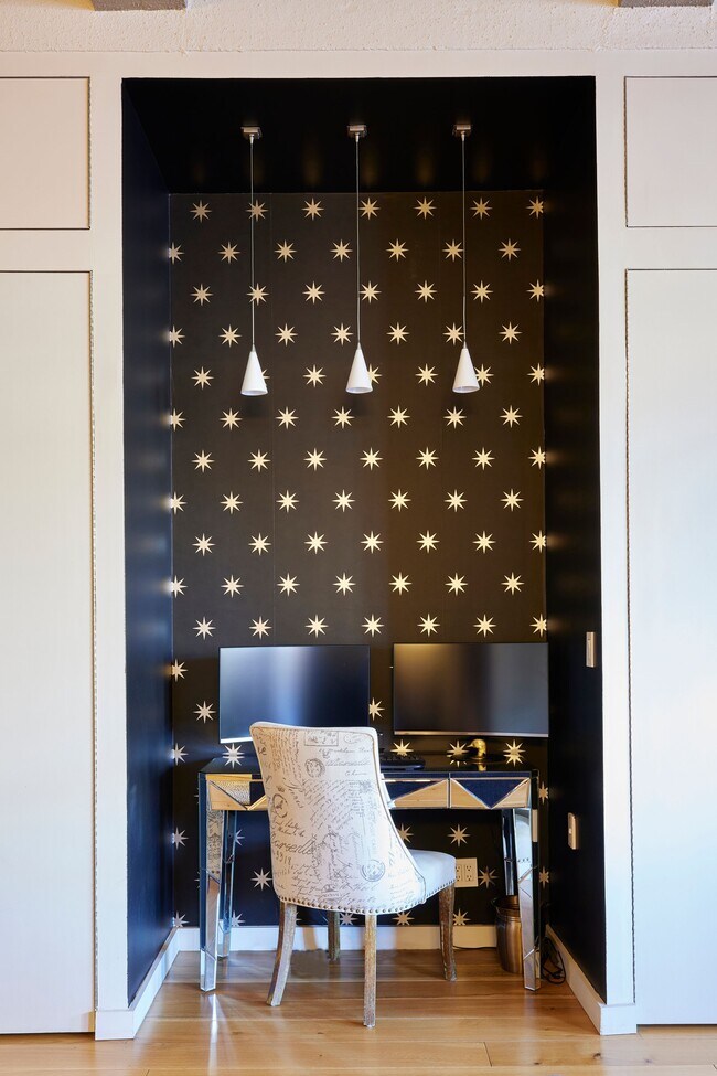 Building Photo - 161 W 15th St