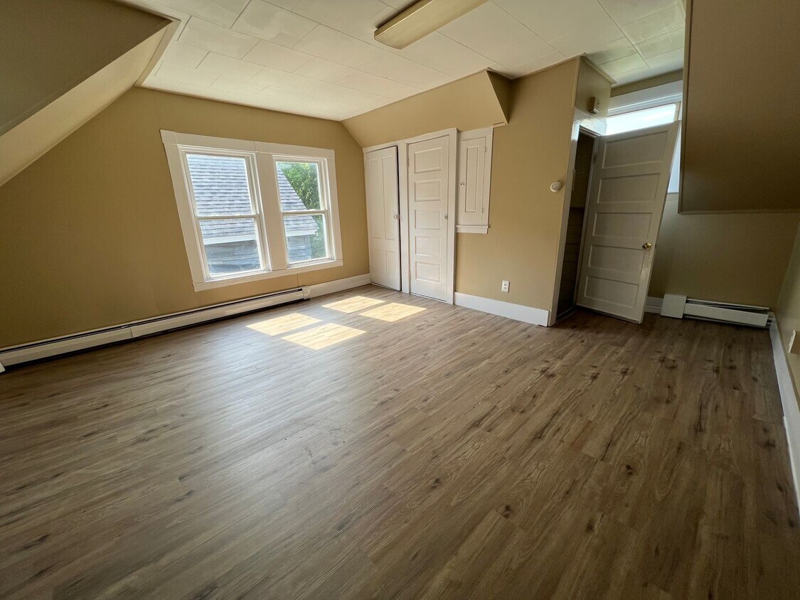 Building Photo - 43 Elm