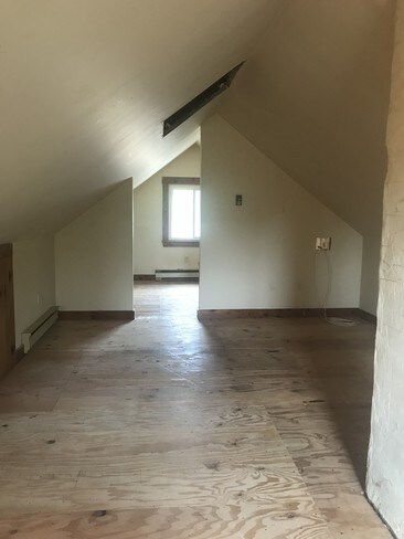 Building Photo - 61 Elm St