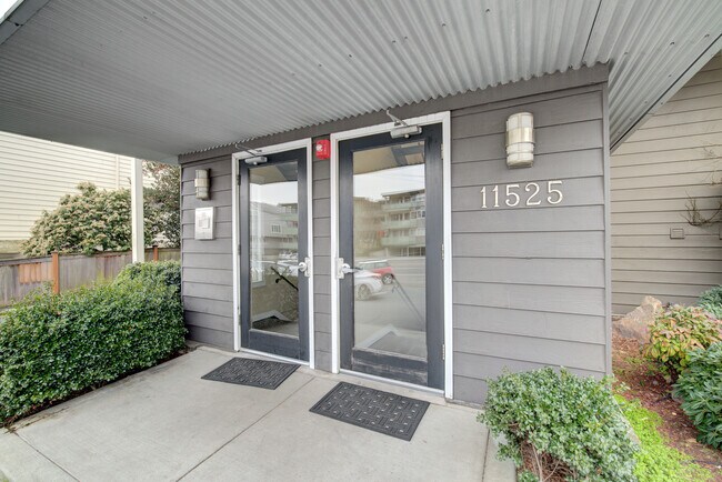 Building Photo - 11525 Greenwood Ave N