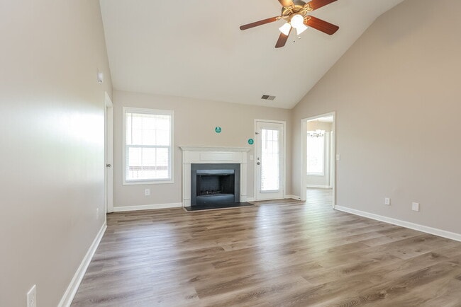 Building Photo - 104 Elway Ct